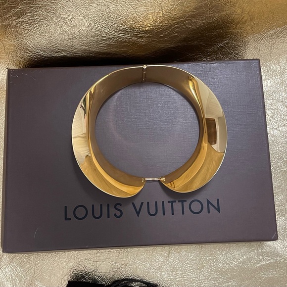 Louis Vuitton gold peter pan collar - Picture 5 of 8